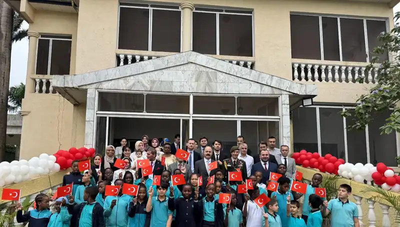 Kamerun'da Ulusal Egemenlik ve Çocuk Bayramı Coşkuyla Kutlandı