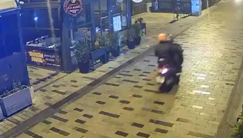 Gece Kulübüne Haraç Saldırısı: Silahlı Çatışma Dehşeti