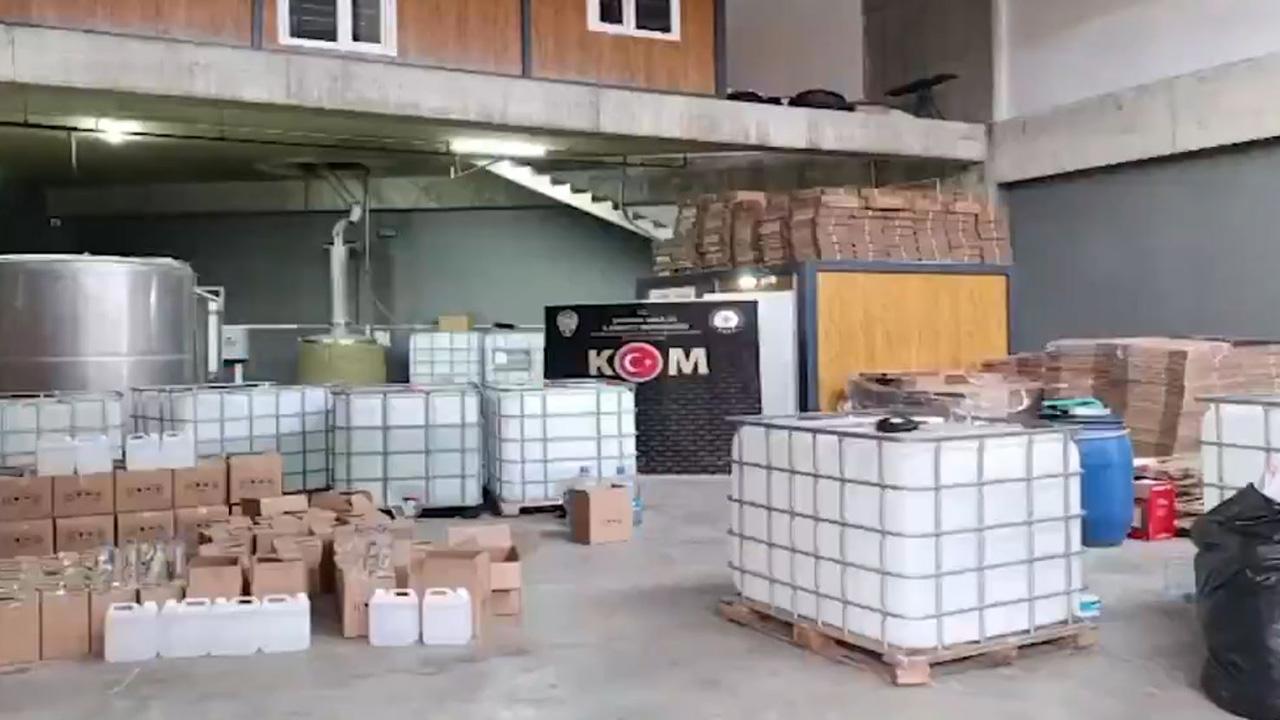 Türkiye genelinde yapılan çengel operasyonlarında 137 bin litre sahte alkol bulundu