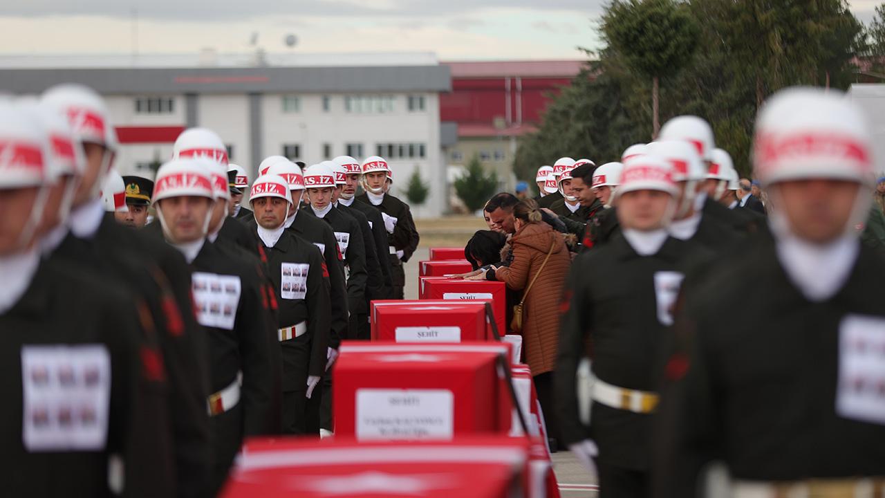 Isparta'da Helikopter Kazasında Şehit Olan Asklerimiz İçin Tören Düzenlendi