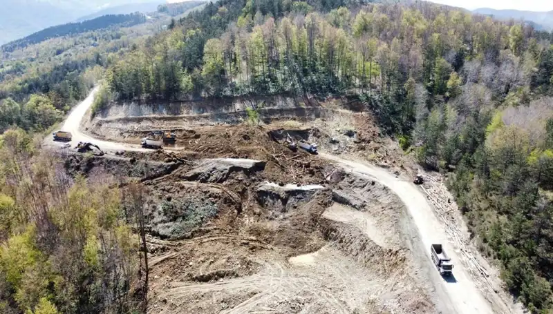 Kastamonu-Çatalzeytin Kara Yolunda Heyelan: Seyahat Edenleri Tehdit Altında Bıraktı