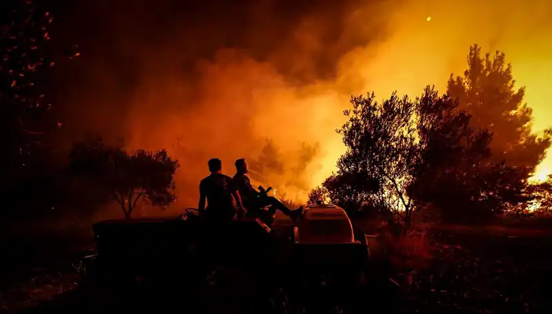 Çanakkale'de Orman Yangını Büyüyor: 785 Kişi Tahliye Edildi!