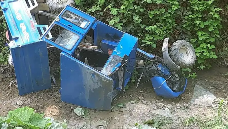 Kontrolden Çıkan Pat Pat Dereye Devirdi: İki Yaralı