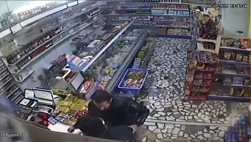 Cezaevi Firarisi Markette Dehşet Saçtı: Bıçakla Mermer Fırlattı