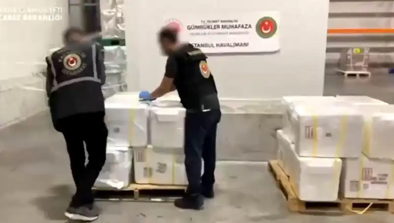 İstanbul Havalimanı'nda Dev Operasyon: 455 Kilo Kokain Ele Geçirildi!
