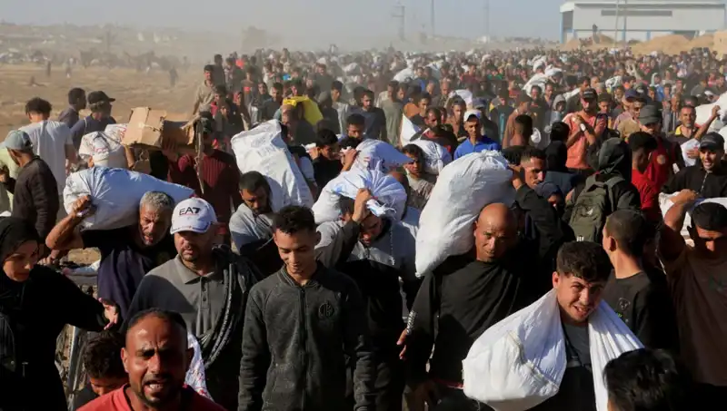 İsrail Ordusu Han Yunus'a Kuşatma Üzerine 15 Kilometrelik Koridoru Açtı