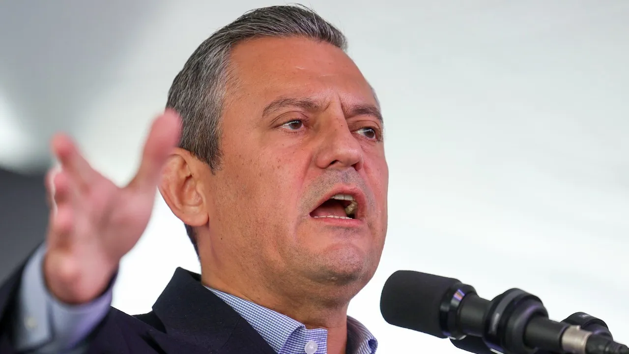 Özgür Özel’den Sert Çıkış: Özel Hastanelere Kayyum Atansın Çağrısı
