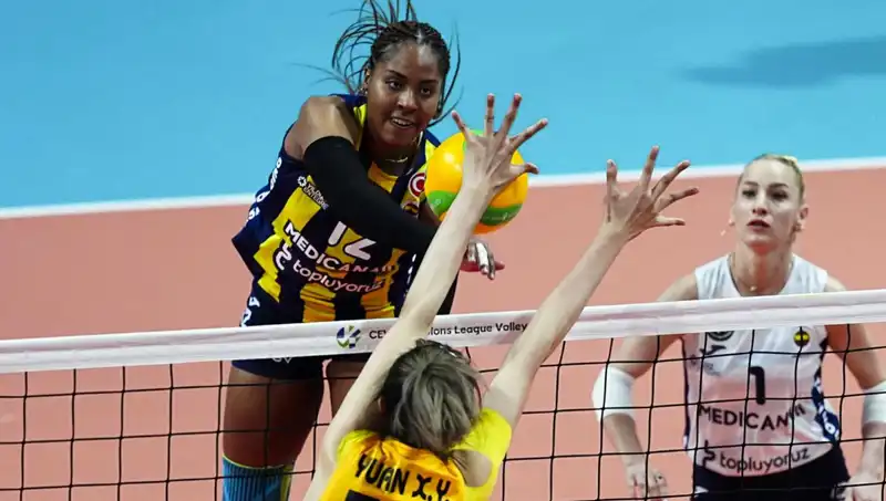 Avrupa'da Türk Derbisi: Fenerbahçe, Vakıfbank'ı Zorlanmadan Geçti