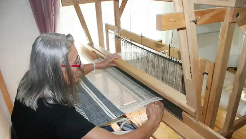 Eski Giysilerin İplerinden Yaratıcı Eşyalar: Sürdürülebilir Moda Akımı