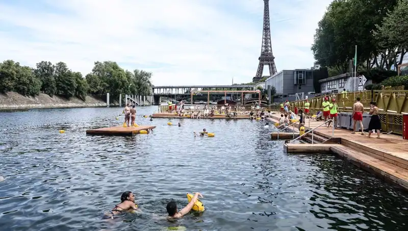 102 Yıl Aradan Sonra Seine Nehri’ni Yüzmeye Açıldı: Paris’te Tarihi An