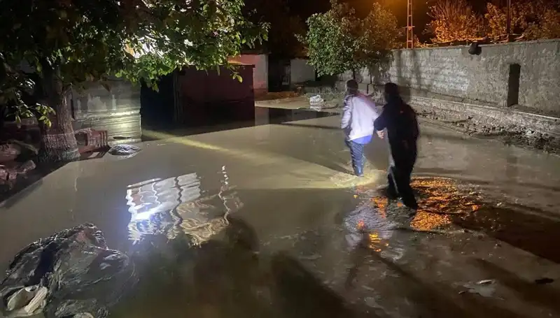 Aniden Yağmur: 20 Dakikada Sel Felaketi Yüzlerce Aileyi Etkiledi