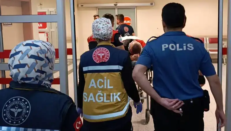 Polis Ekipleri Kazanın Ortasında: İki Yaralı, Detaylar Ortaya Çıkıyor