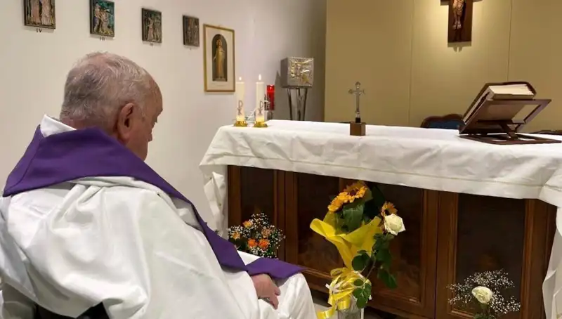 Vatikan'dan Şaşırtan Açıklama: Papa Kendi Başına Nefes Almaya Başladı