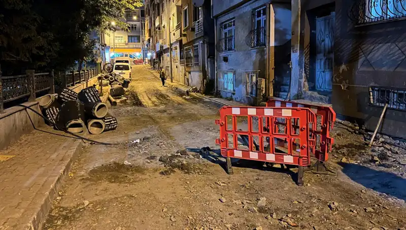 Bayrampaşa'da Rögar Kapağının Patlaması, Altyapı Çalışmalarını Gündeme Getirdi