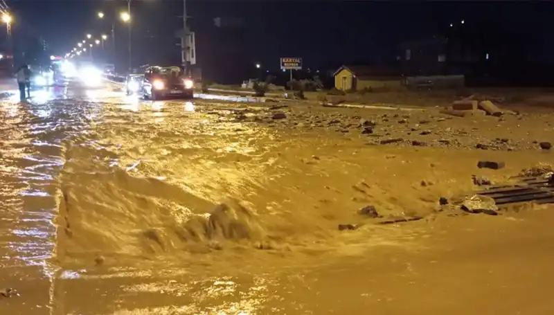 Konya ve Ankara'da Beklenmedik Sel Felaketi: Hayat Durma Noktasına Geldi