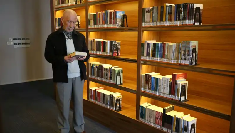 71 Yıldır Kitaplarla Sarmalanan Bir Hayat: Okuma Tutkusunun İnanılmaz Hikayesi