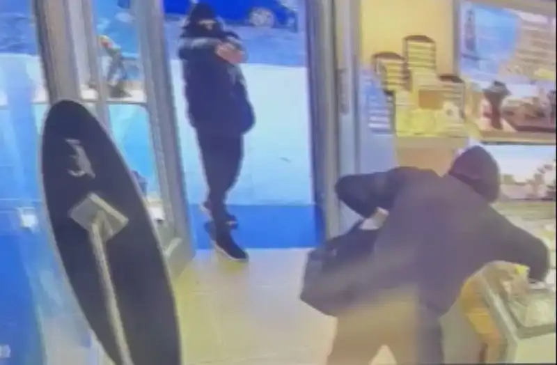Ümraniye'de Maskeli Soyguncular Göz Altında: Olay Anı ve Gelişmeler!