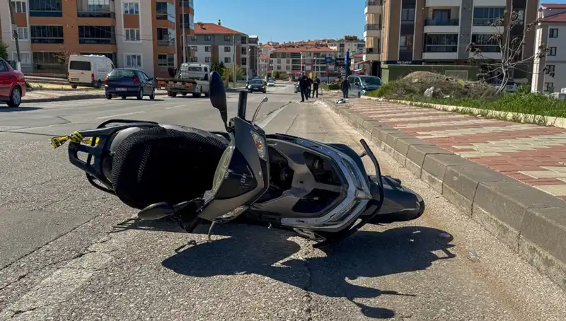 Uşak'ta Feci Kaza: Hafif Ticari Araç ile Motosiklet Çarpıştı, 1 Kişi Hayatını Kaybetti