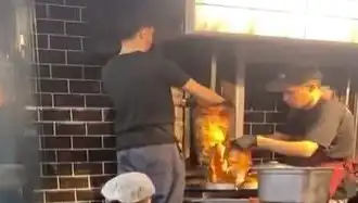 Pişmiş Tavuk Döner Üzerine Çiğ Et Koymak: Gıda Güvenliği Alarmı!