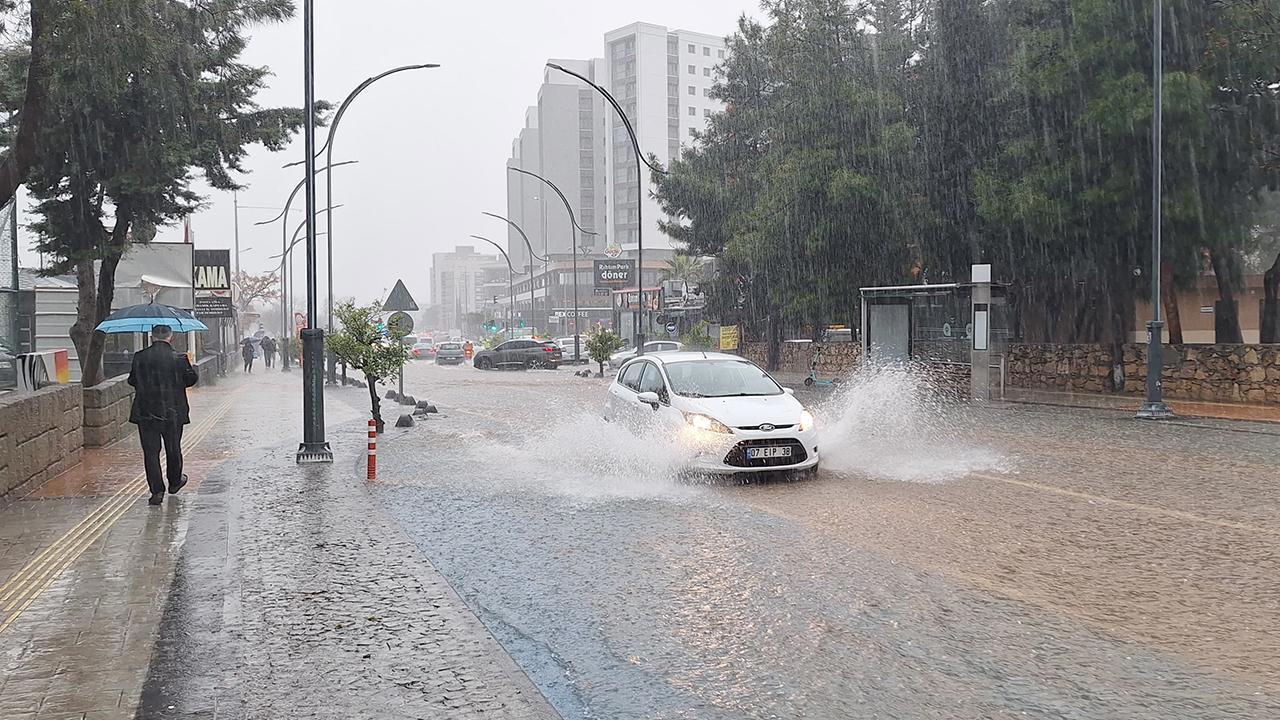 16 İl için Meteorolojiden Kuvvetli Yağış Uyarısı