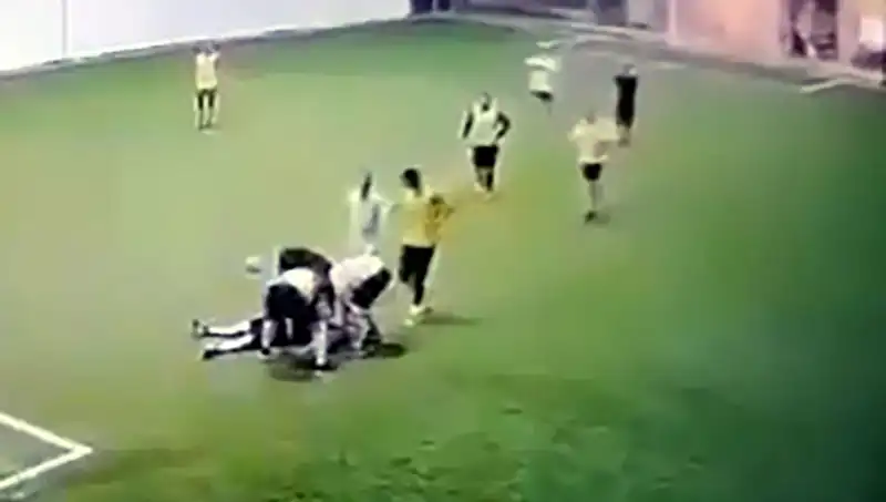 Adana’da Halı Sahada Yaşanan Trajedi: 3 Çocuk Babası Hayatını Kaybetti