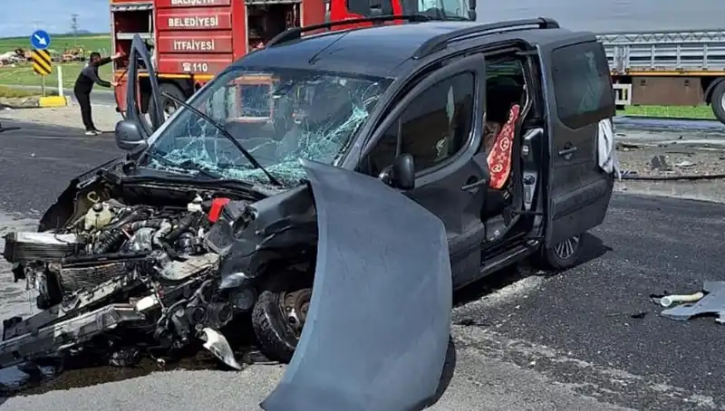 Ankara yolunda meydana gelen kazada üç kişi yaralandı