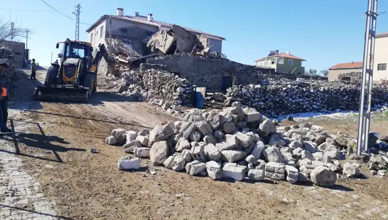 Kayseri'deki Felaket: Ahır Çöktü, 35 Küçükbaş Hayvan Ve 2 Eşek Hayatını Kaybetti