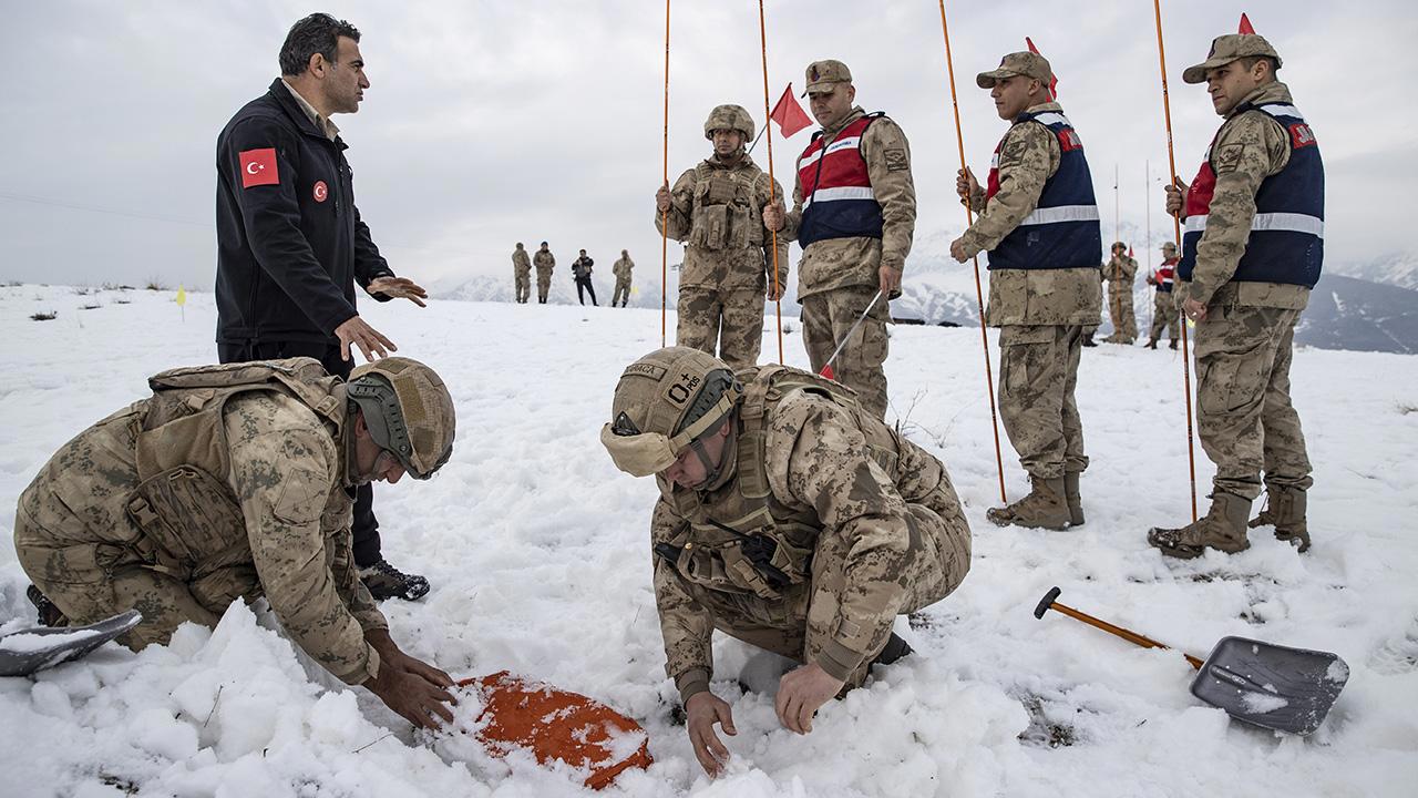 Komandolar Çığ Eğitimine Tabi Tutuldu