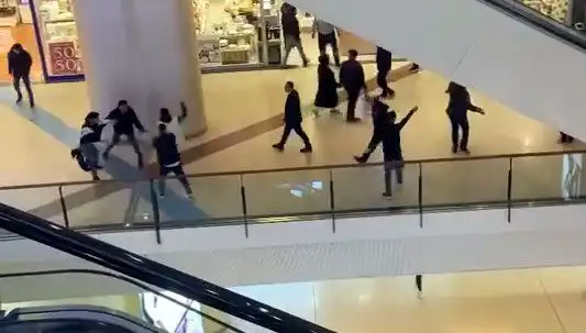 İstanbul'daki AVM'de Şok Eden Kavga! Güvenlik Tüm Önlemleri Aldı