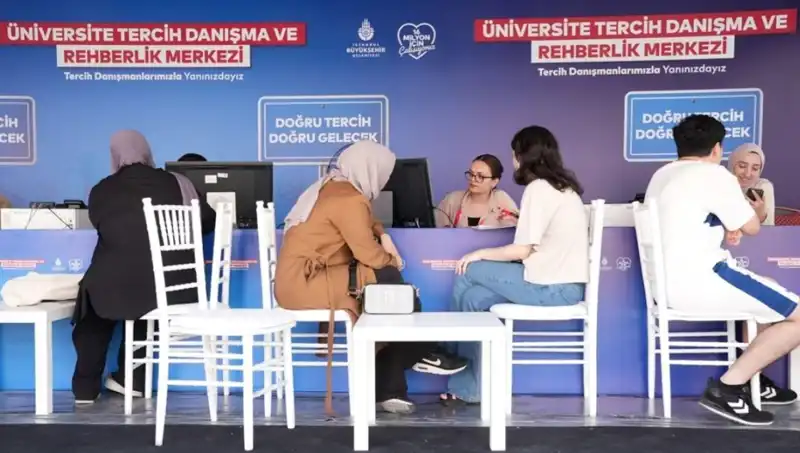 İstanbul’da Gençlere Özel İBB Tercih Danışma Merkezleri Açıldı
