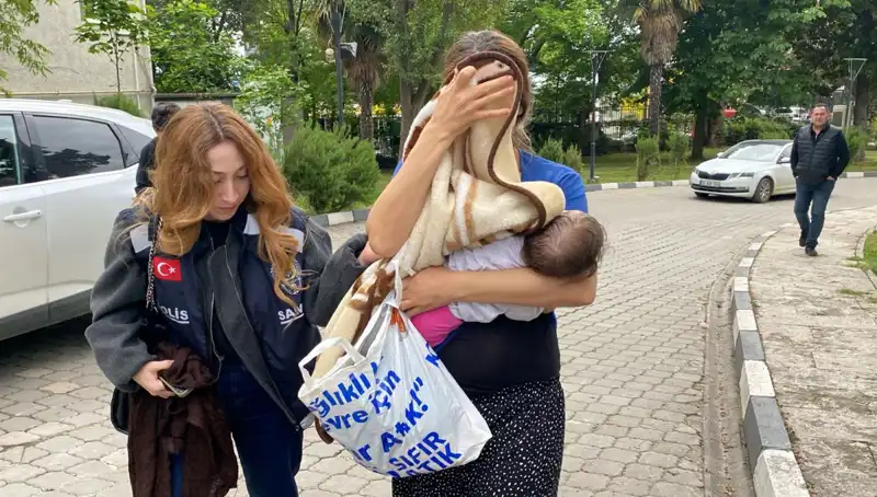 Evlerden Hırsızlık Yapan Kadın, Güvenlik Kameralarında Yakalandı!