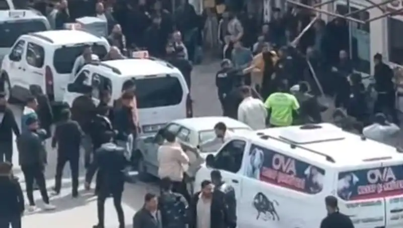 Erciş'te Taşlı Sopalı Kavga: Gözaltına Alınan 7 Kişi