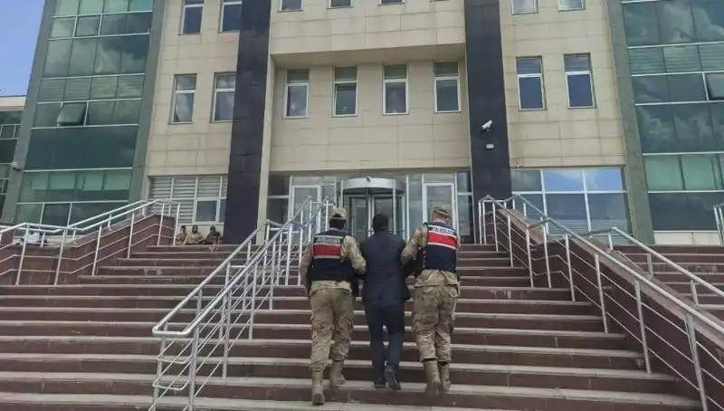 Hapis Cezasıyla Aranan Şahıs, Gizlendiği Yerde Polise Yakalandı!