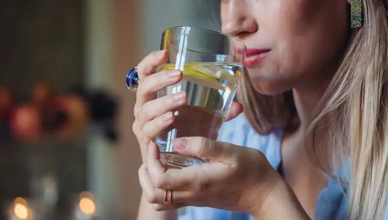 Aç Karnına 1 Litre Su İçmenin Vücuda Etkileri: Her Sabah Uygulamanın Faydaları