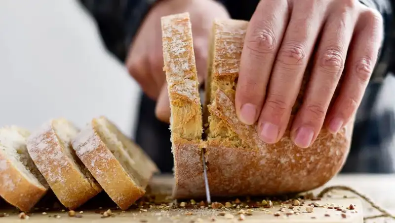 Kızarmış Ekmek mi Yoksa Taze Ekmek mi: Hangi Seçim Daha Sağlıklı?