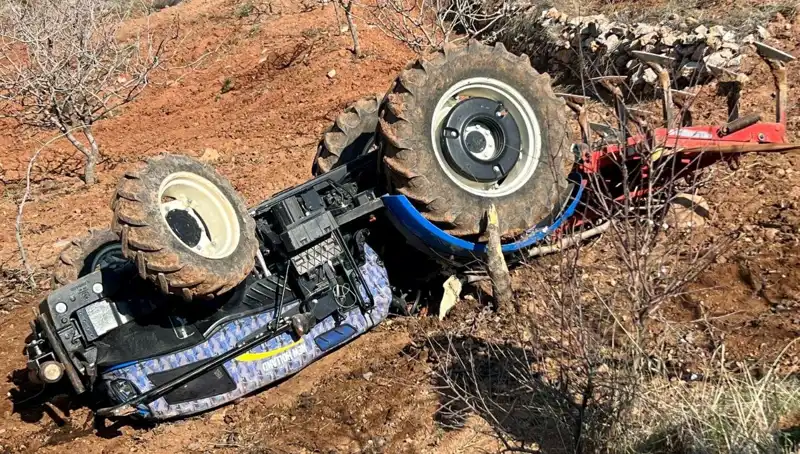 Siirt'te Traktör Devrildi: Sürücü Hayatını Kaybetti, Olayın Detayları Şoke Etti