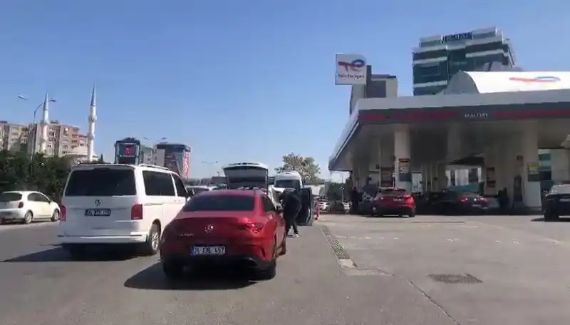 Deprem Sonrası Akaryakıt İstasyonlarında Uzun Kuyruklar Endişe Yarattı