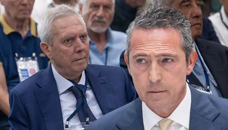 Fenerbahçe Divan Kurulu'nda Aziz Yıldırım'dan Sürpriz Adaylık Açıklaması