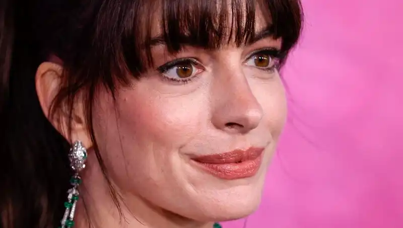 Yüzdeki Gençlik Sırrı: Hollywood Yıldızlarının Ölümcül Estetik Trendleri