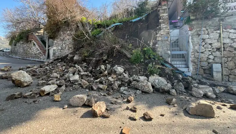İstinat Duvarının Çöktüğü Bölge, Trafiği Alt Üst Etti!
