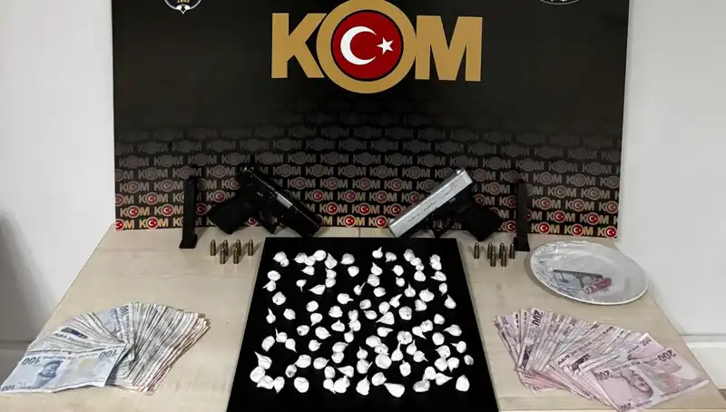 Çeşme'de Silahlı Saldırı Korkuttu: Üç Kişi Gözaltında!