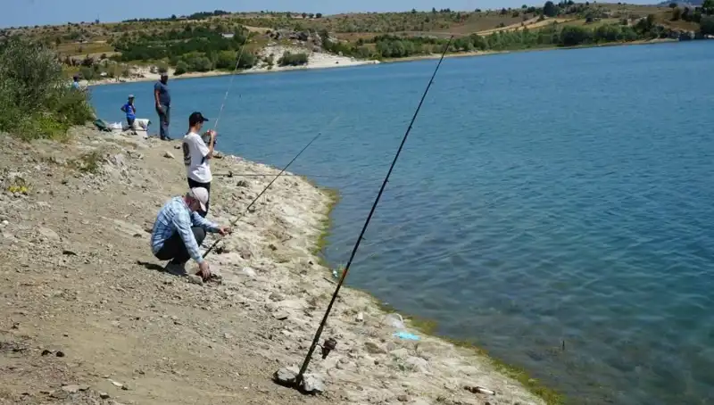 Kafesler Patladı, Heyecanla Baraja Akın Eden Kalabalığı Gördünüz mü?