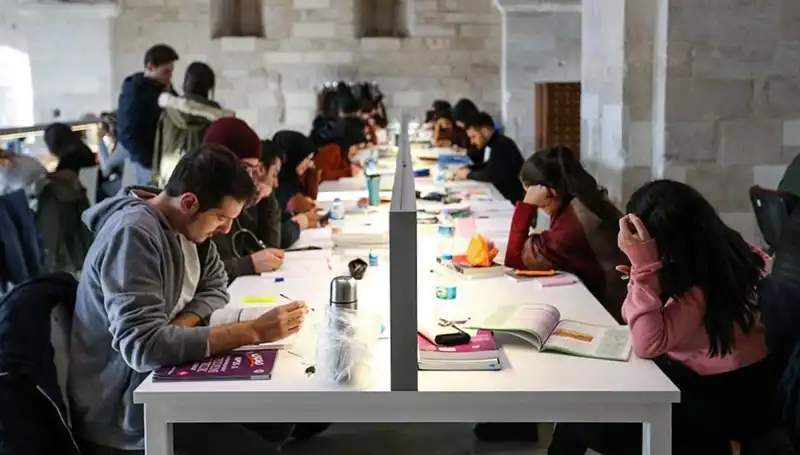 Üniversiteler 2023-2024 Dönemi Başlangıç Tarihlerini Açıkladı