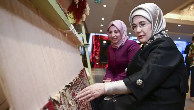 Emine Erdoğan'ın El Yapımı Halısı Açık Artırmada Satıldı: Geliri Depremzedelere