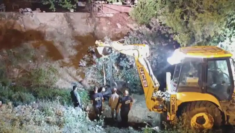 Hatay'da Kurtarma Operasyonu: İnek Faciaya Dönüşmeden Kurtarıldı