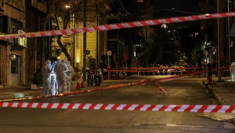 Atina'da Şüpheli Çantanın Patlaması: Olayın Ayrıntıları ve Sonrası