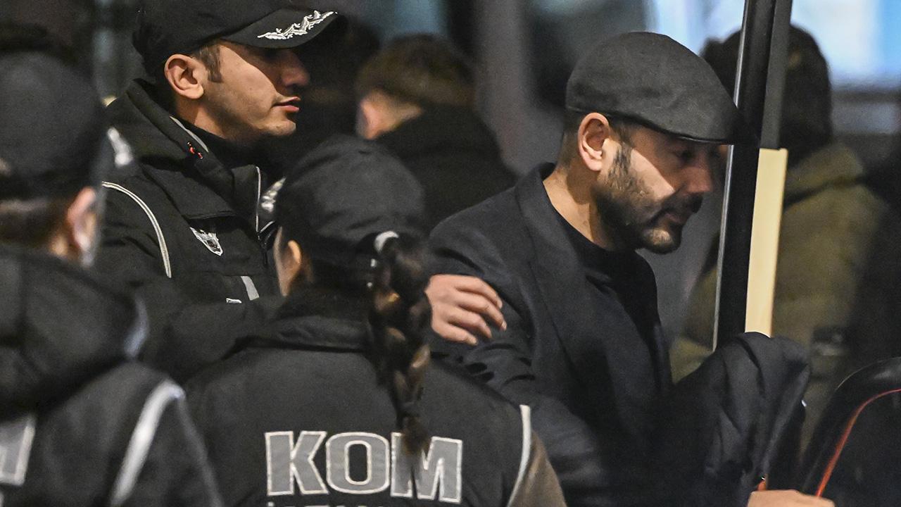 Beşiktaş Belediye Başkanı Akpolat, görevden alındı.