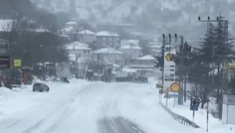 Sertavul Geçidi'nde Kar ve Sis Ulaşımı Felç Etti!