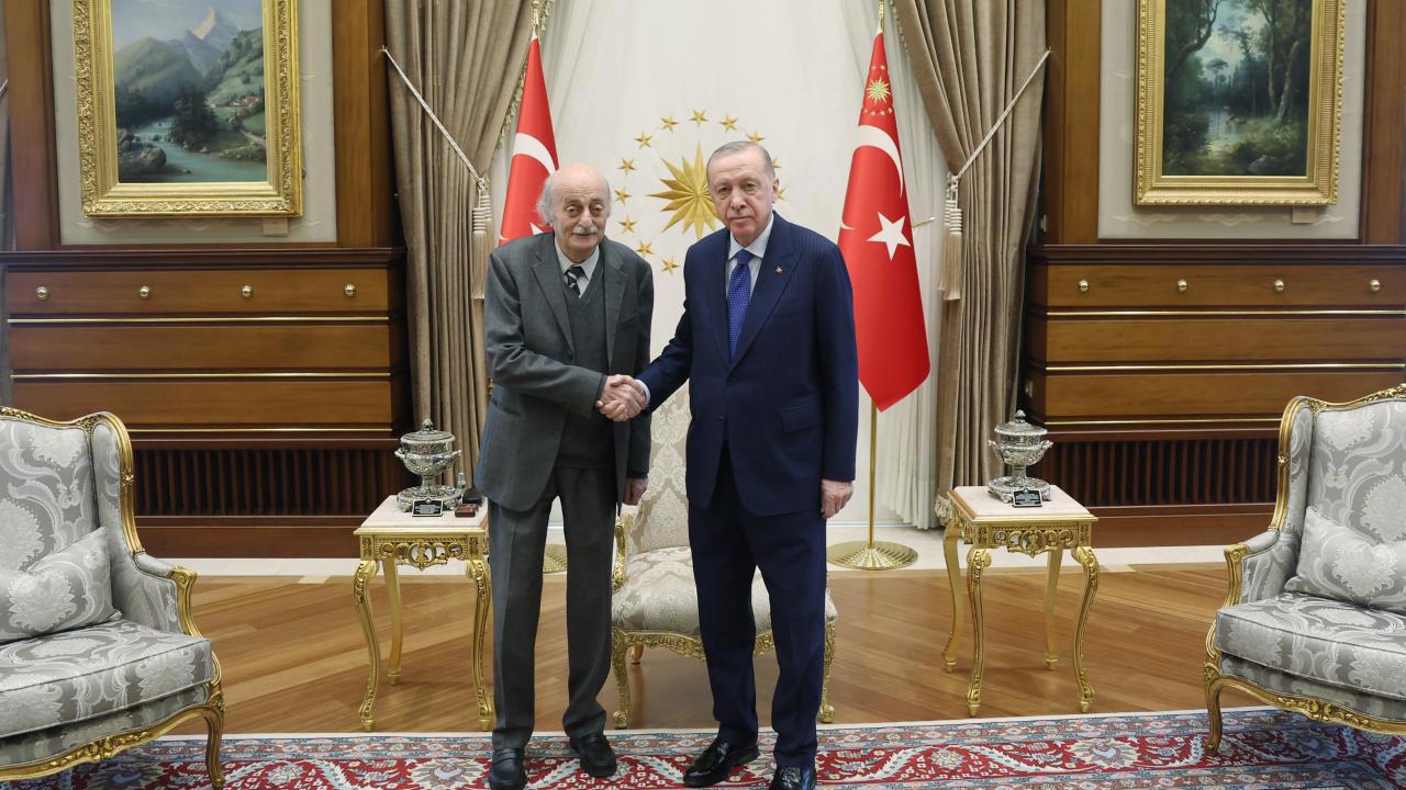 Lübnan'da Dürzi lider Canbolat Türkiye'nin Suriye halkını desteklediğini belirtti.