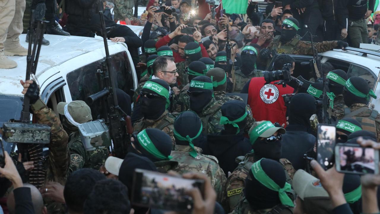 Hamas, 3 İsrailli Kadın Esiri Kırmızıhaç'a İade Etti